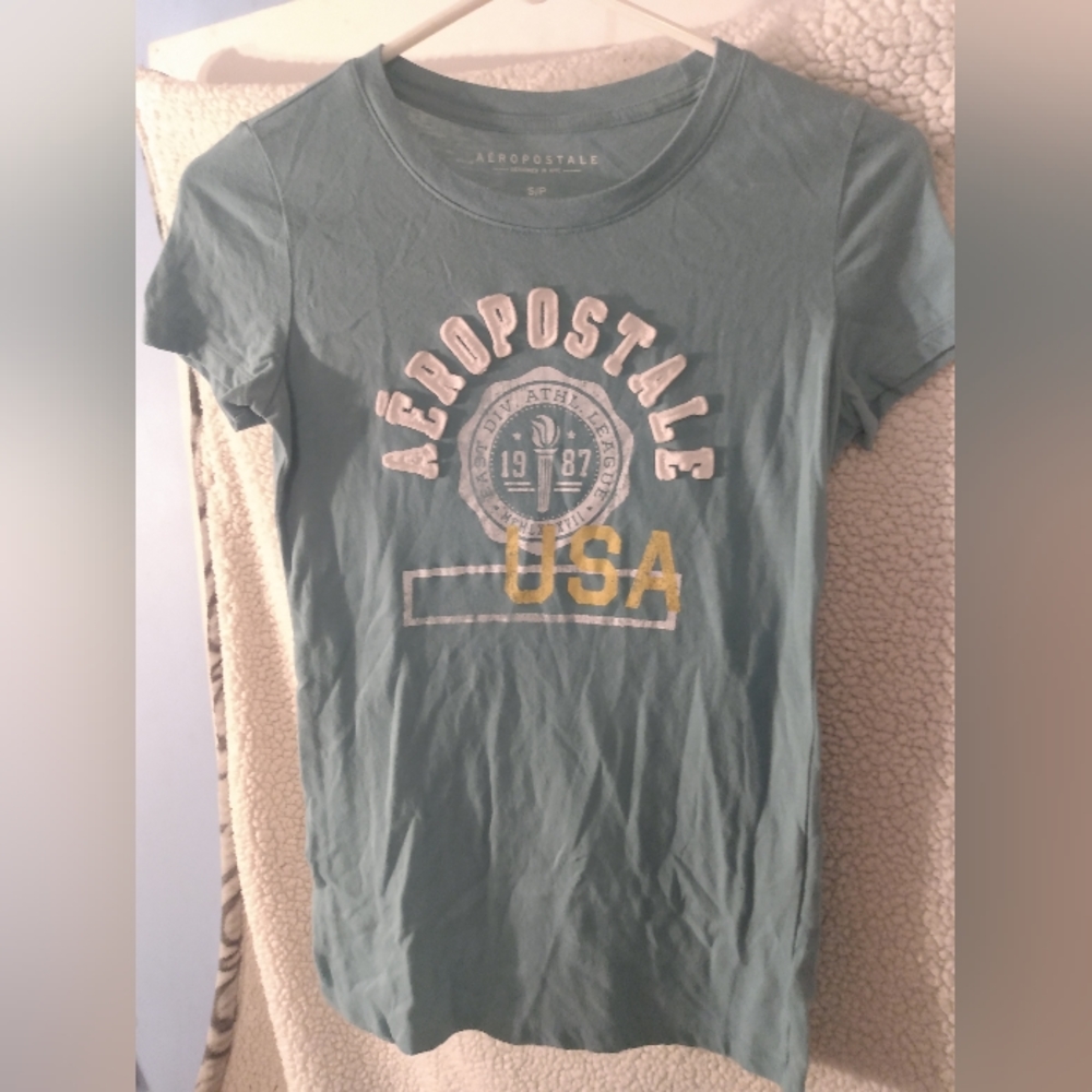 Aeropostale T-Shirt Size Small
